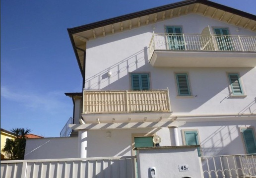 appartamento in vendita ad Ameglia in zona Bocca di Magra