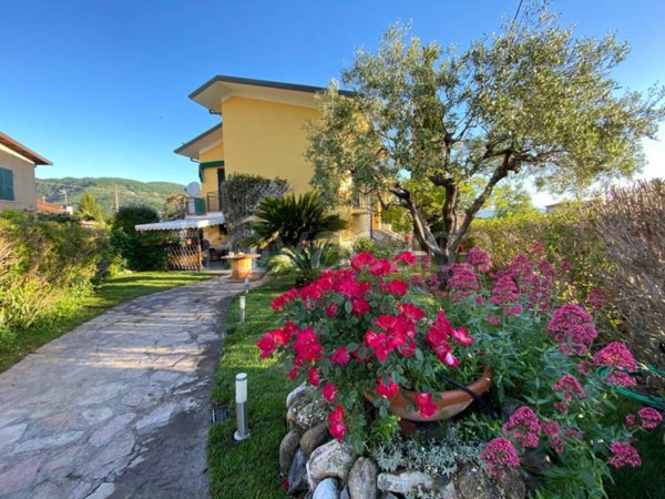 casa indipendente in vendita ad Ameglia