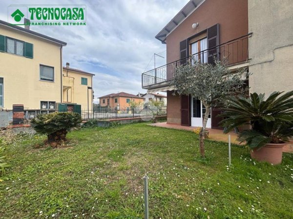 casa indipendente in vendita ad Ameglia in zona Cafaggio