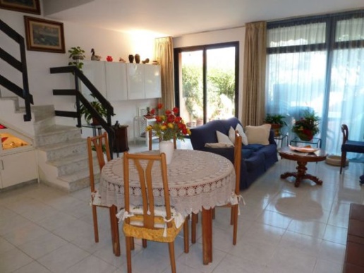 casa indipendente in vendita ad Ameglia in zona Cafaggio