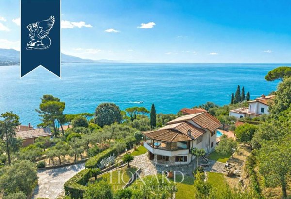 casa indipendente in vendita ad Ameglia in zona Montemarcello