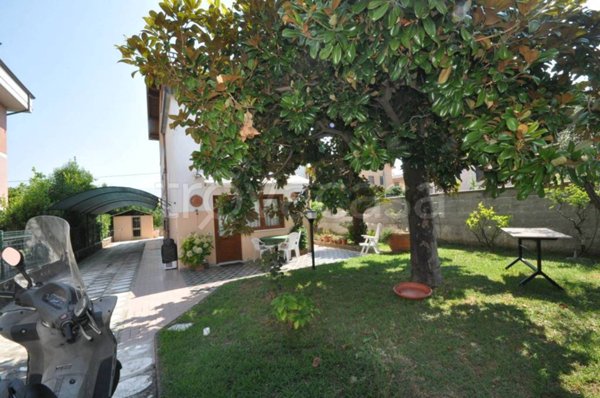casa indipendente in vendita ad Ameglia in zona Fiumaretta