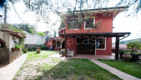 casa indipendente in vendita ad Ameglia