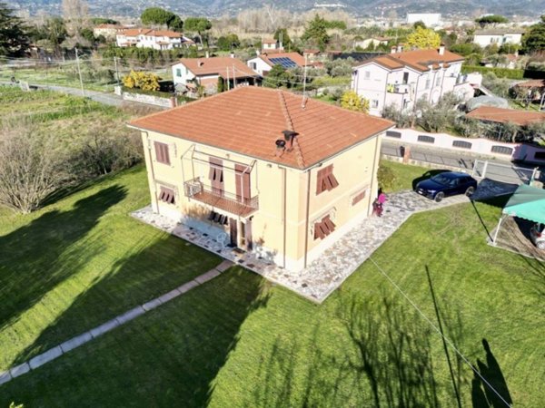 casa indipendente in vendita ad Ameglia in zona Cafaggio