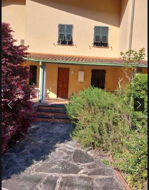 casa indipendente in vendita ad Ameglia in zona Bocca di Magra