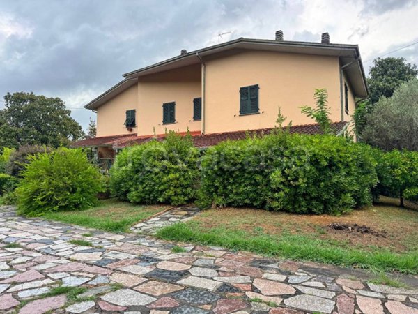 casa indipendente in vendita ad Ameglia in zona Bocca di Magra