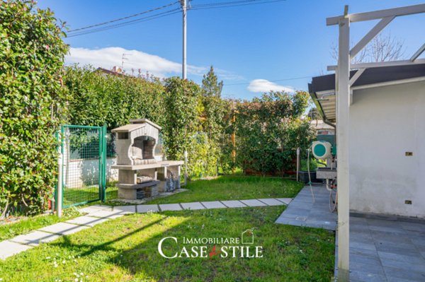 casa indipendente in vendita ad Ameglia in zona Cafaggio