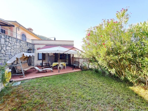 casa indipendente in vendita ad Ameglia