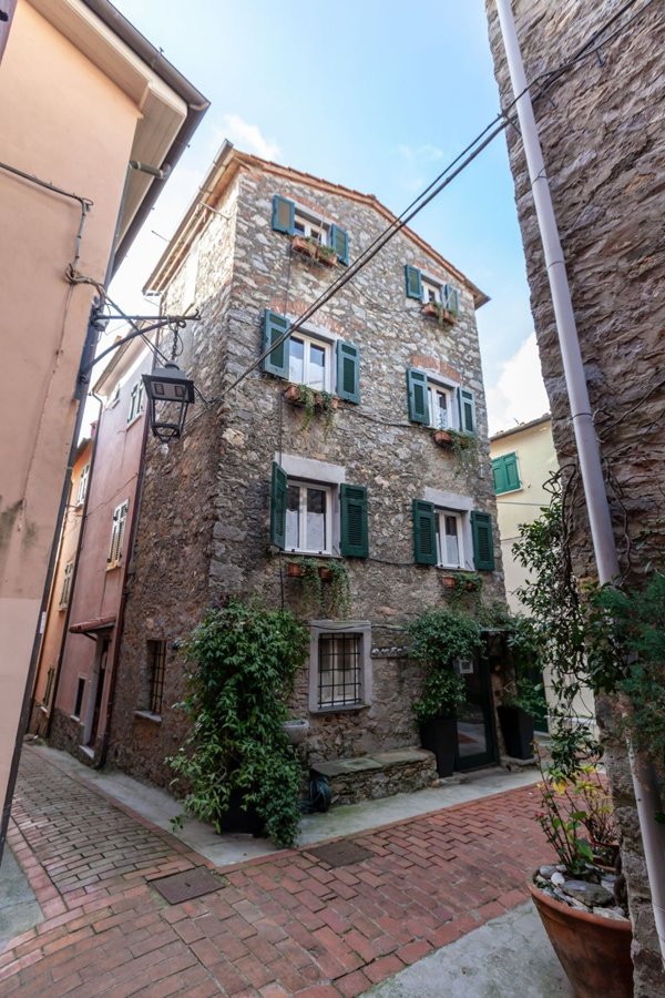 casa indipendente in vendita ad Ameglia in zona Montemarcello