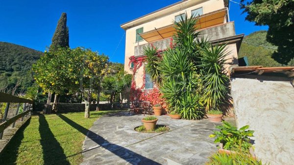 casa indipendente in vendita ad Ameglia in zona Cafaggio