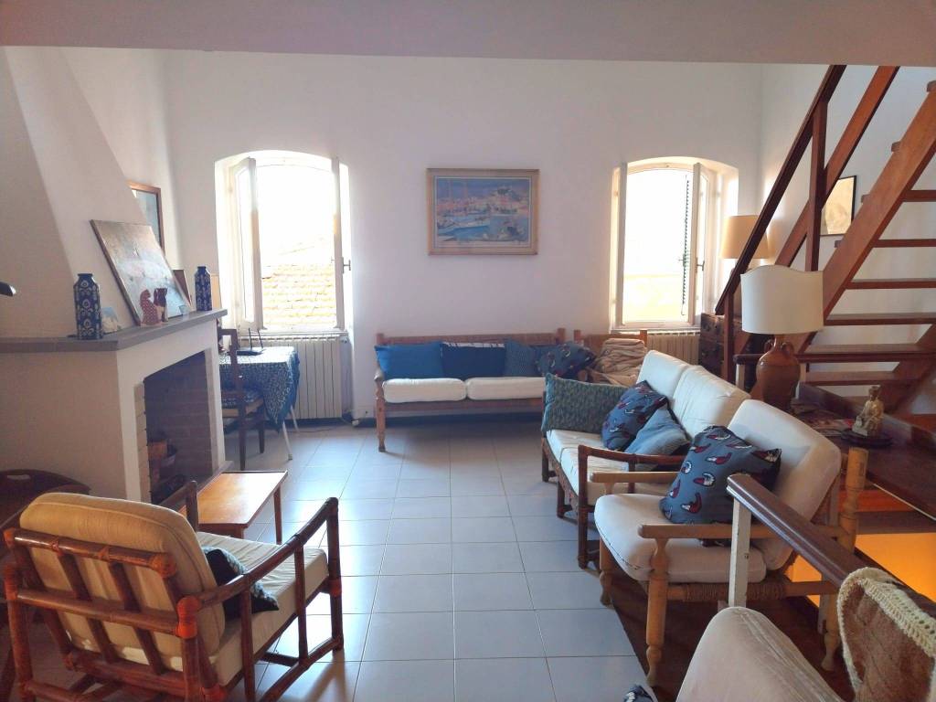 casa indipendente in vendita ad Ameglia