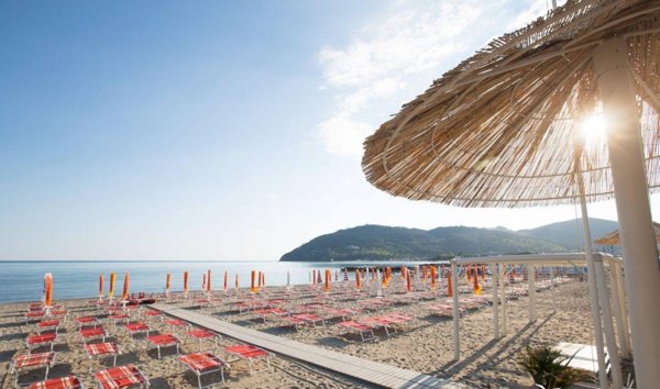 casa indipendente in vendita ad Ameglia in zona Bocca di Magra