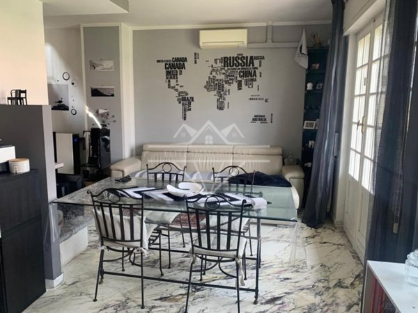 casa indipendente in vendita ad Ameglia in zona Bocca di Magra