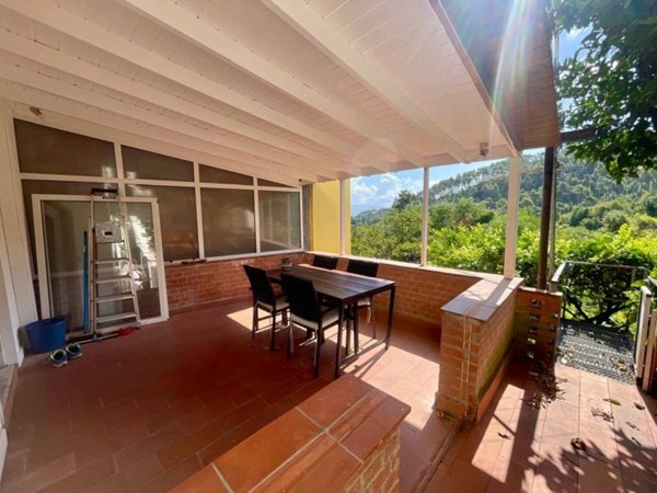 casa indipendente in vendita ad Ameglia in zona Fiumaretta
