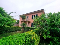 casa indipendente in vendita ad Ameglia in zona Bocca di Magra