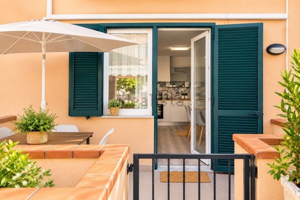 appartamento in vendita ad Ameglia in zona Bocca di Magra