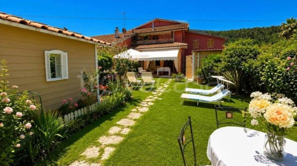 appartamento in vendita ad Ameglia in zona Bocca di Magra