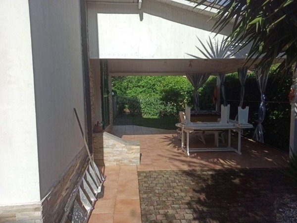 casa indipendente in vendita ad Ameglia in zona Fiumaretta