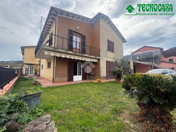 casa indipendente in vendita ad Ameglia in zona Cafaggio