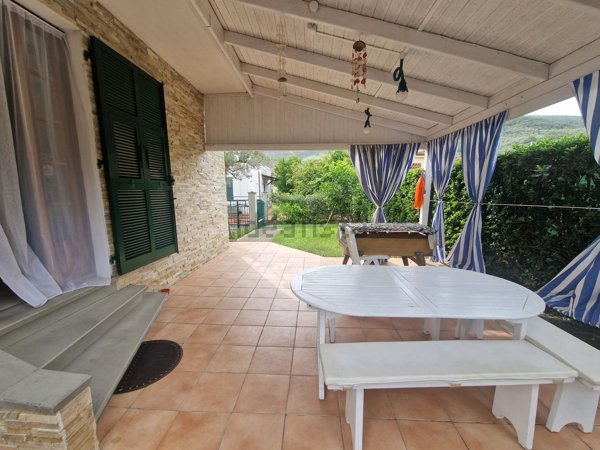 casa indipendente in vendita ad Ameglia in zona Fiumaretta