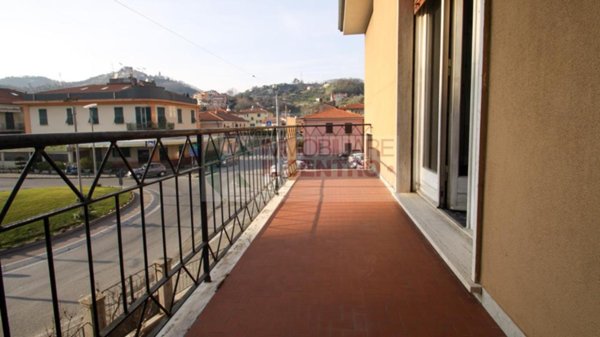 casa semindipendente in vendita ad Arcola in zona Romito Magra