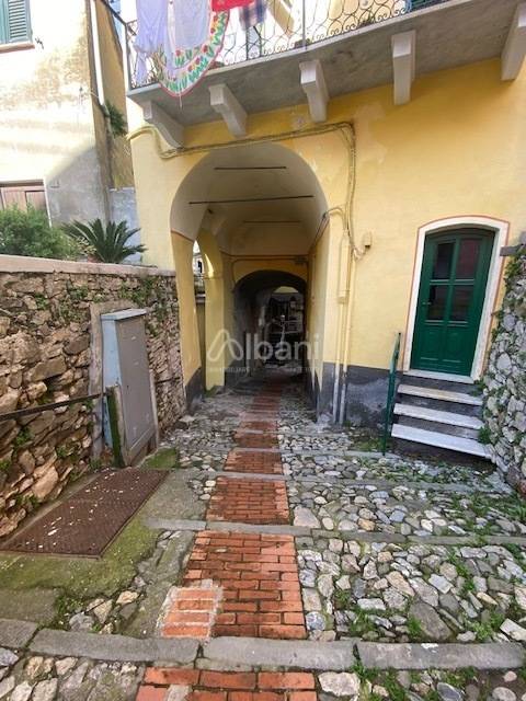 locale di sgombero in vendita ad Arcola