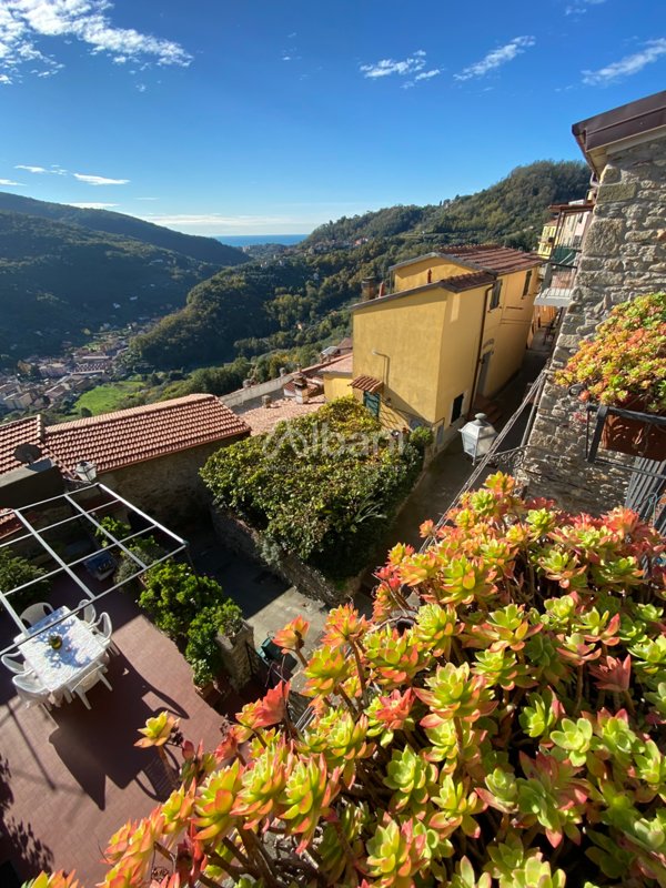 casa indipendente in vendita ad Arcola in zona Trebiano
