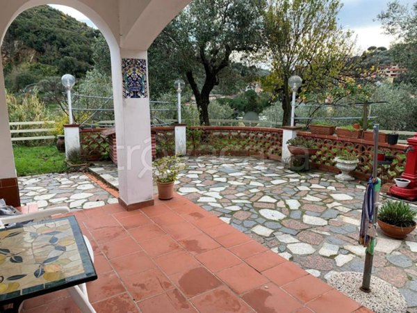 casa indipendente in vendita ad Arcola in zona Cerri