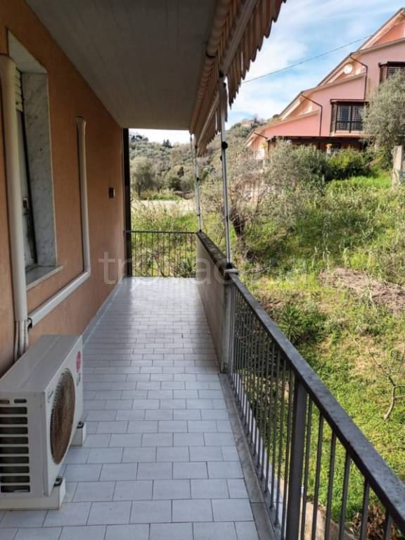 appartamento in vendita ad Arcola in zona Romito Magra