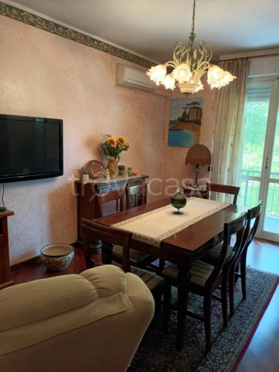 appartamento in vendita ad Arcola in zona Romito Magra