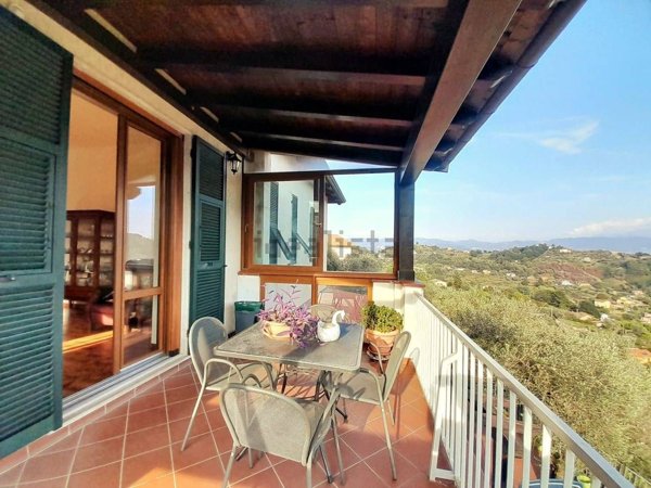 casa indipendente in vendita ad Arcola in zona Baccano