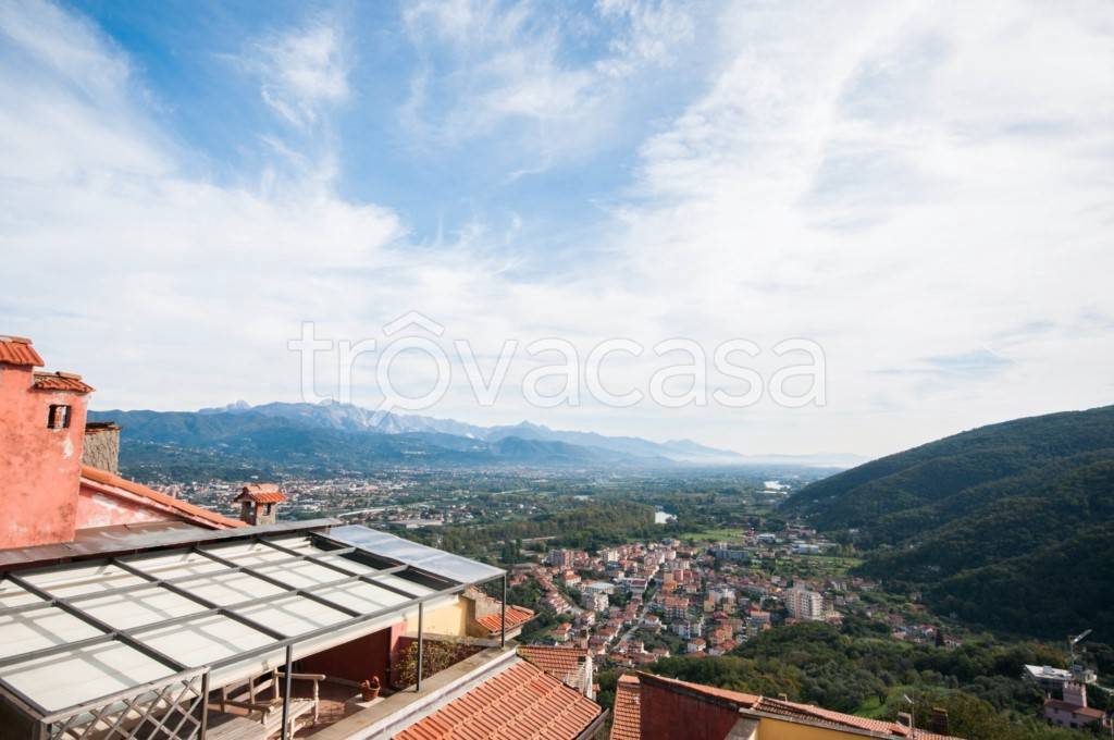 appartamento in vendita ad Arcola in zona Trebiano