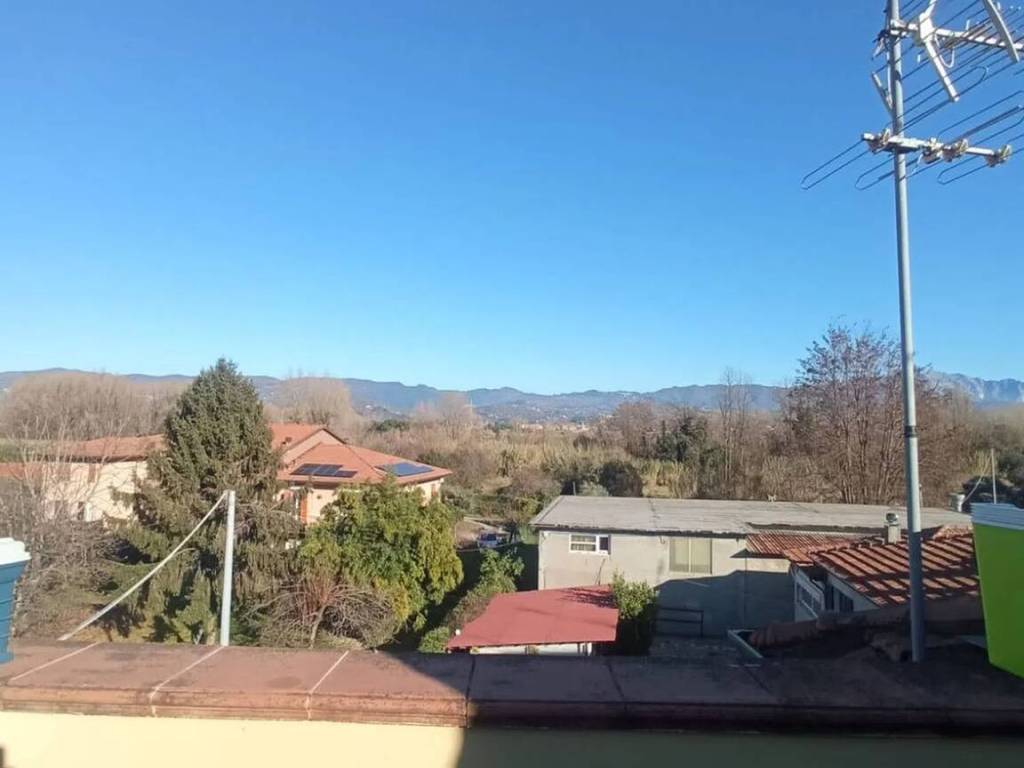 appartamento in vendita ad Arcola in zona Romito Magra