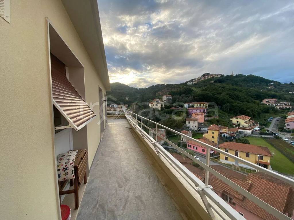 appartamento in vendita ad Arcola in zona Romito Magra