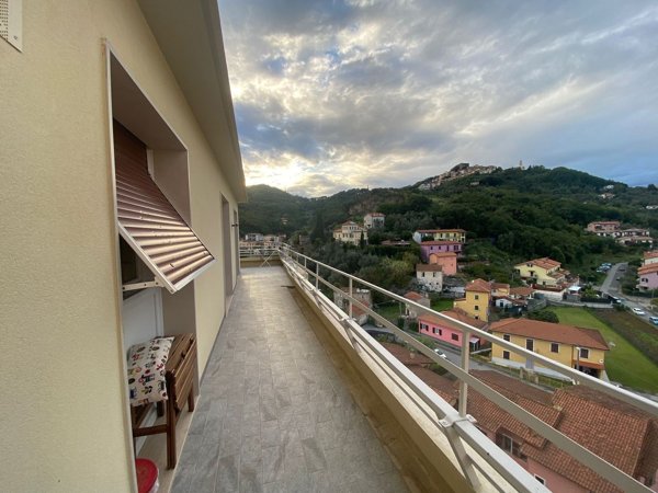 appartamento in vendita ad Arcola in zona Romito Magra