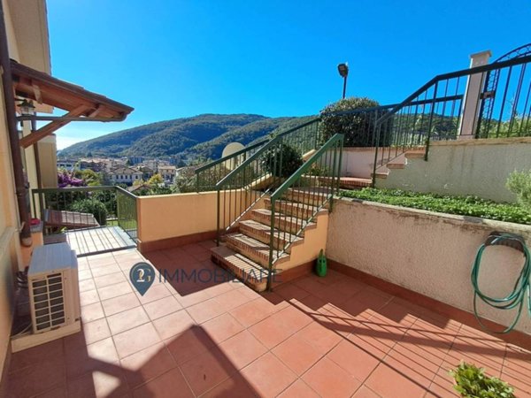 casa indipendente in vendita ad Arcola in zona Romito Magra