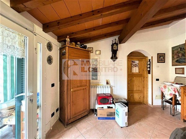 casa indipendente in vendita ad Arcola in zona Romito Magra