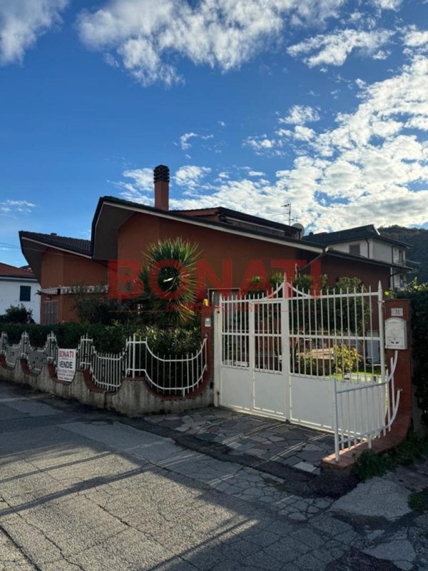 appartamento in vendita ad Arcola in zona Romito Magra