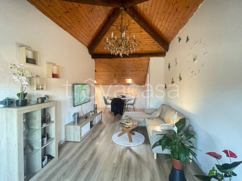 appartamento in vendita ad Arcola in zona Romito Magra