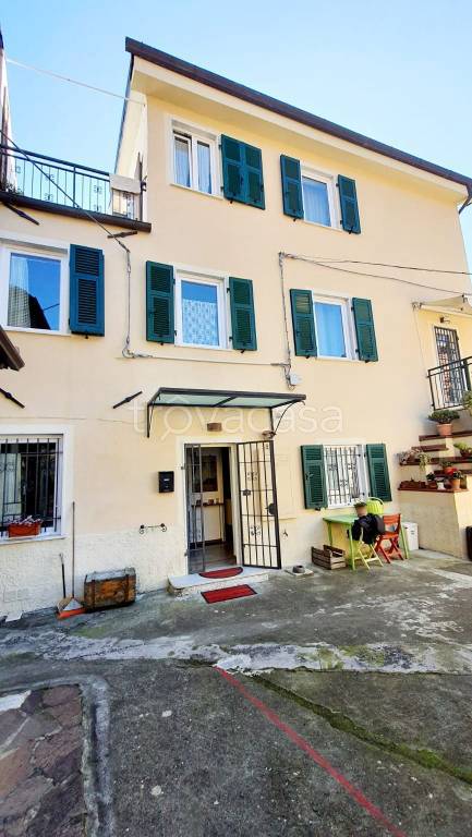 casa indipendente in vendita ad Arcola in zona Romito Magra