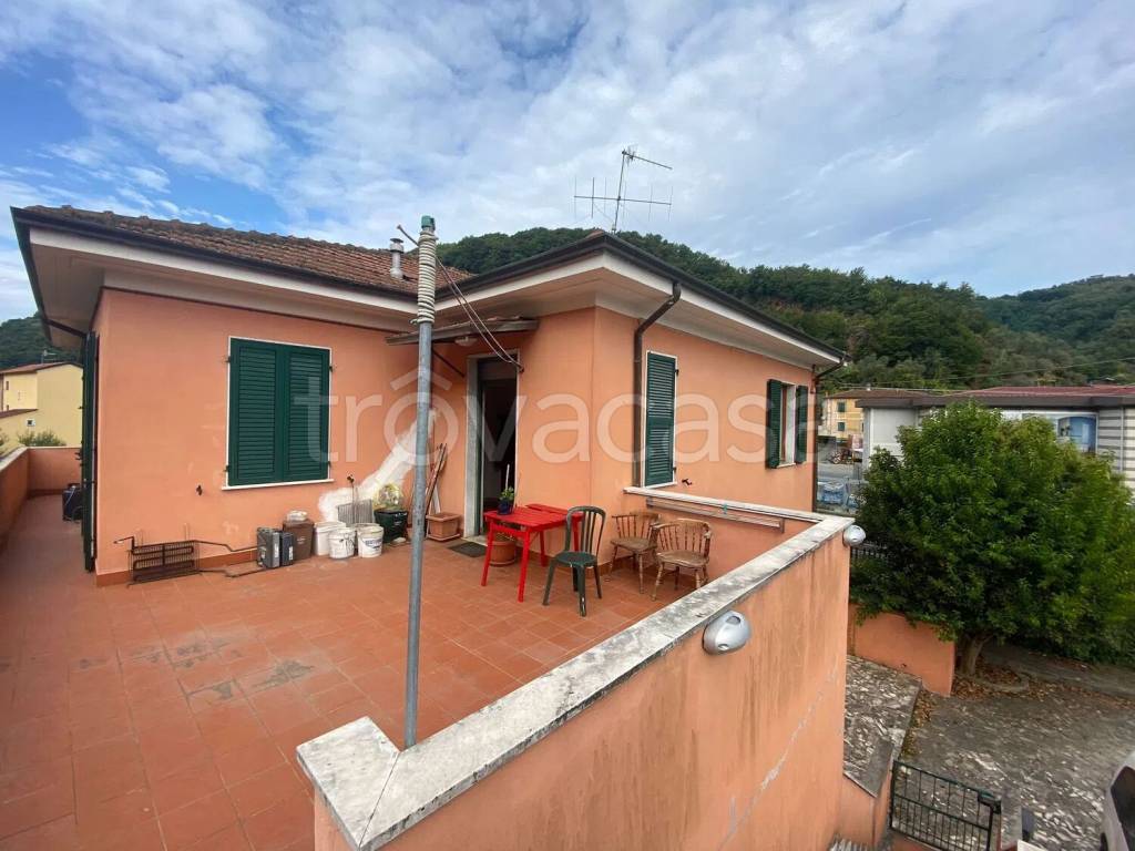 appartamento in vendita ad Arcola in zona Romito Magra
