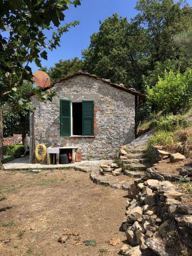 casa indipendente in vendita ad Arcola in zona Romito Magra