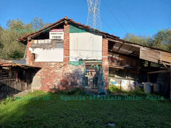 locale di sgombero in vendita ad Arcola in zona Baccano
