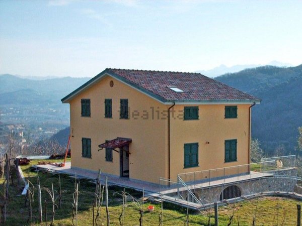 casa indipendente in vendita ad Arcola in zona Cerri