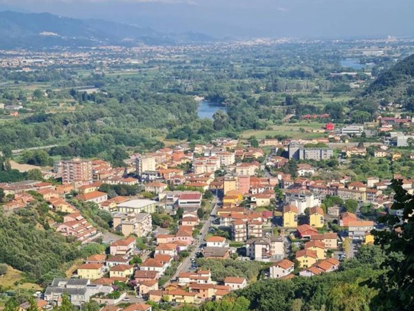 appartamento in vendita ad Arcola in zona Romito Magra