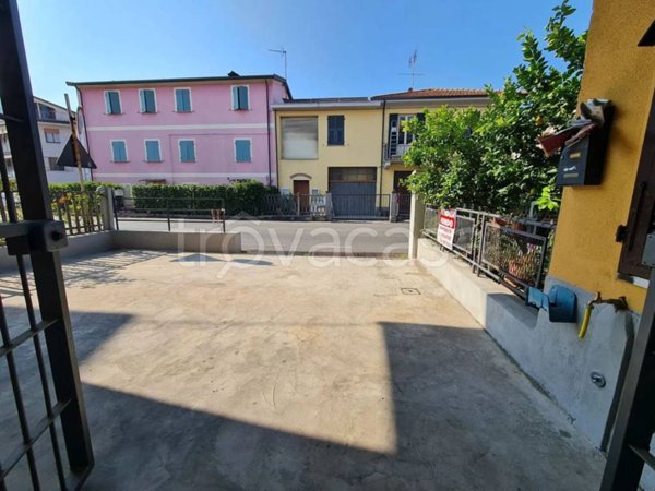 appartamento in vendita ad Arcola in zona Romito Magra