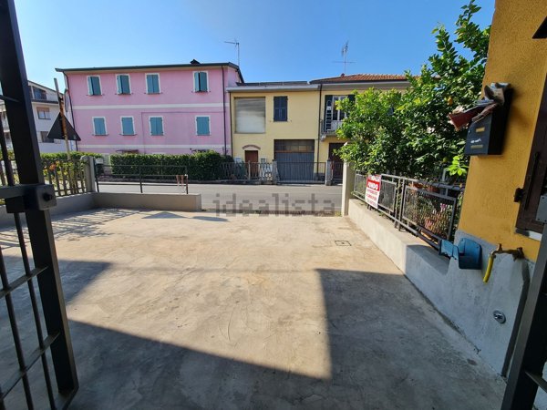 ufficio in vendita ad Arcola in zona Romito Magra