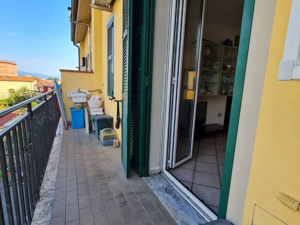 appartamento in vendita ad Arcola in zona Romito Magra