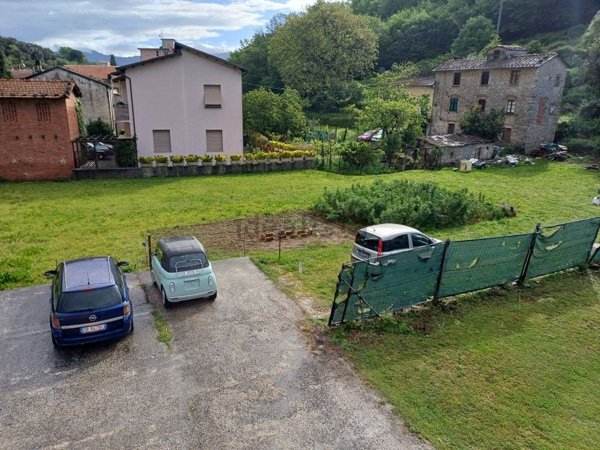 casa indipendente in vendita ad Arcola in zona Romito Magra