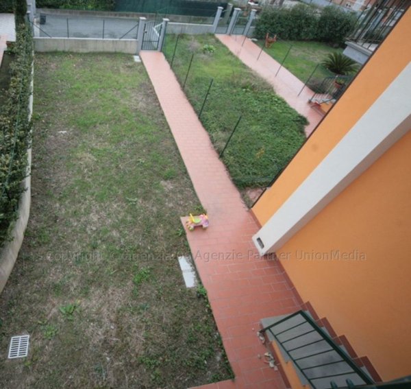 casa indipendente in vendita ad Arcola in zona Ressora